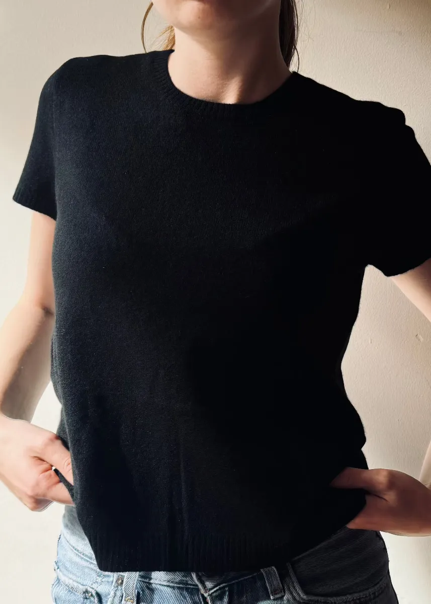 Cashmere tiny t in Black