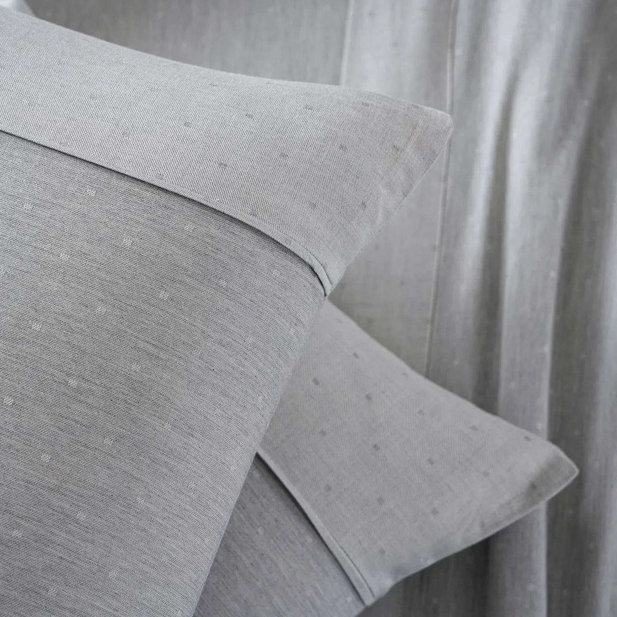Muted Dot Reversible Made With Egyptian Cotton Ultra Soft Grey Bed Sheet