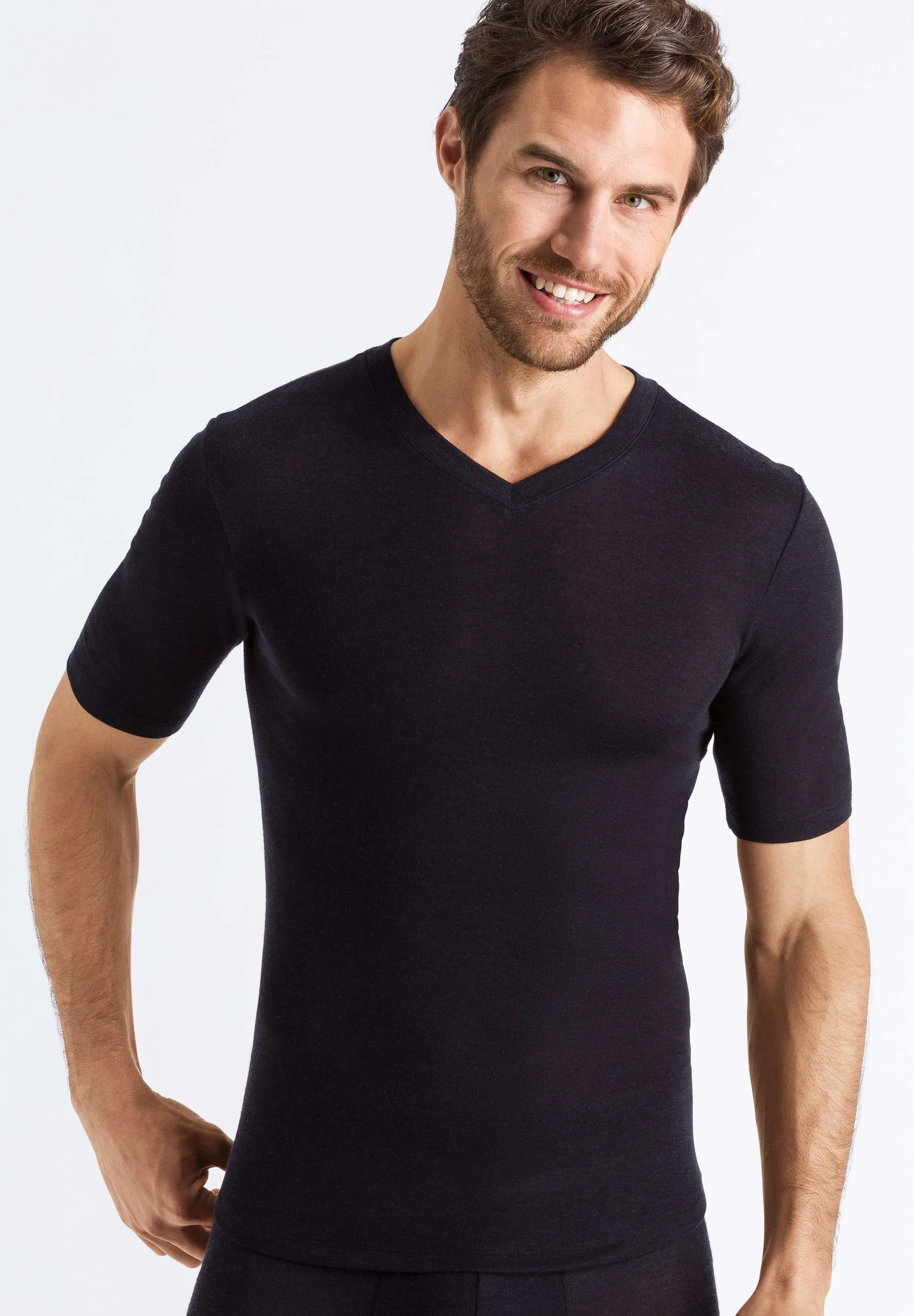 Silk/Cashmere V-Neck Fitted T-Shirt | Black 73152-019