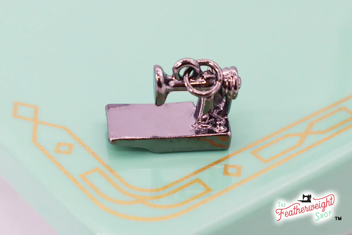 Zipper Pull & Charm, Singer Featherweight